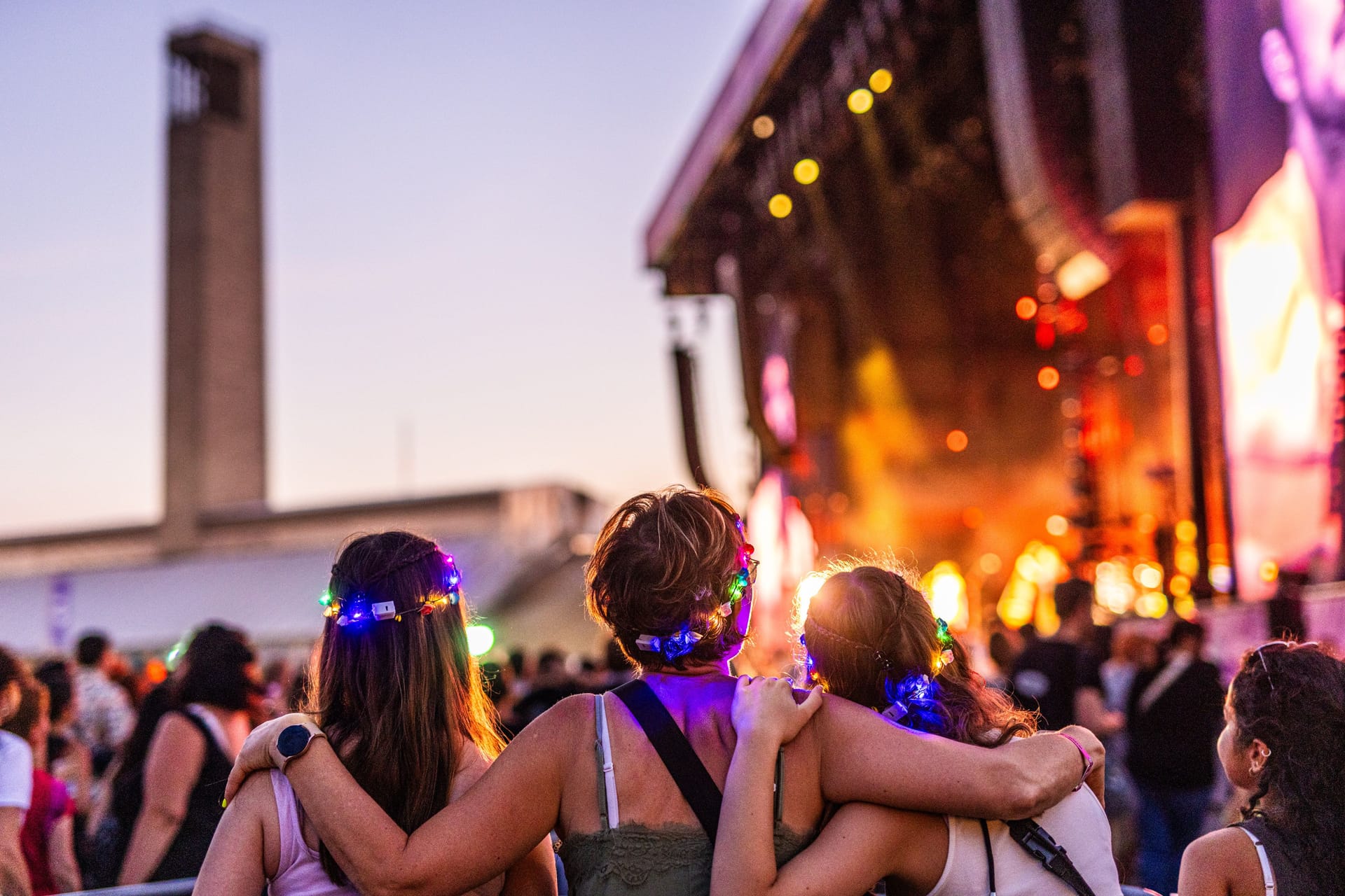 Konzertbesucher (Symbolbild): In Berlin findet im September erneut das Lollapalooza-Festival statt.