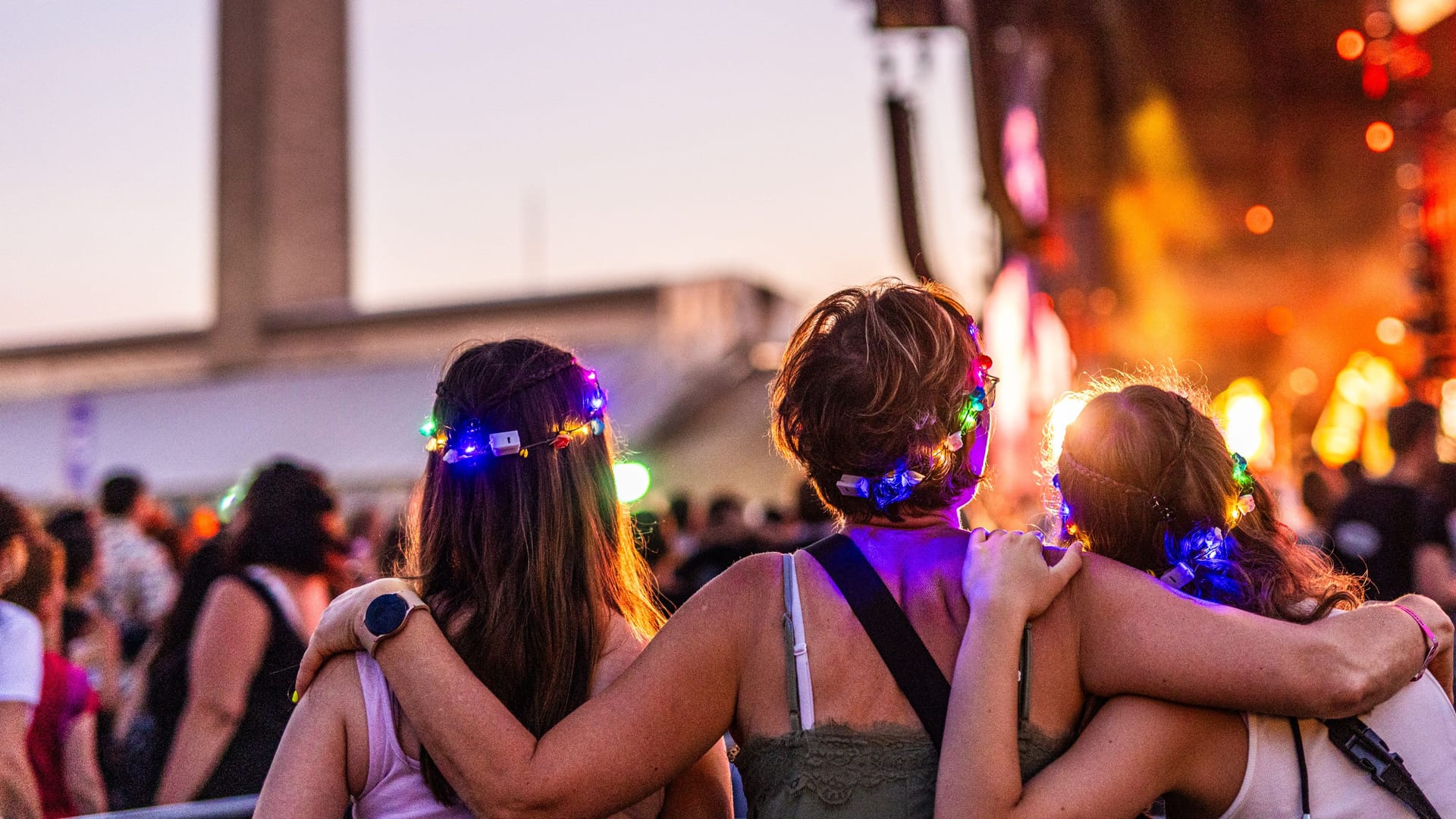 Konzertbesucher (Symbolbild): In Berlin findet im September erneut das Lollapalooza-Festival statt.