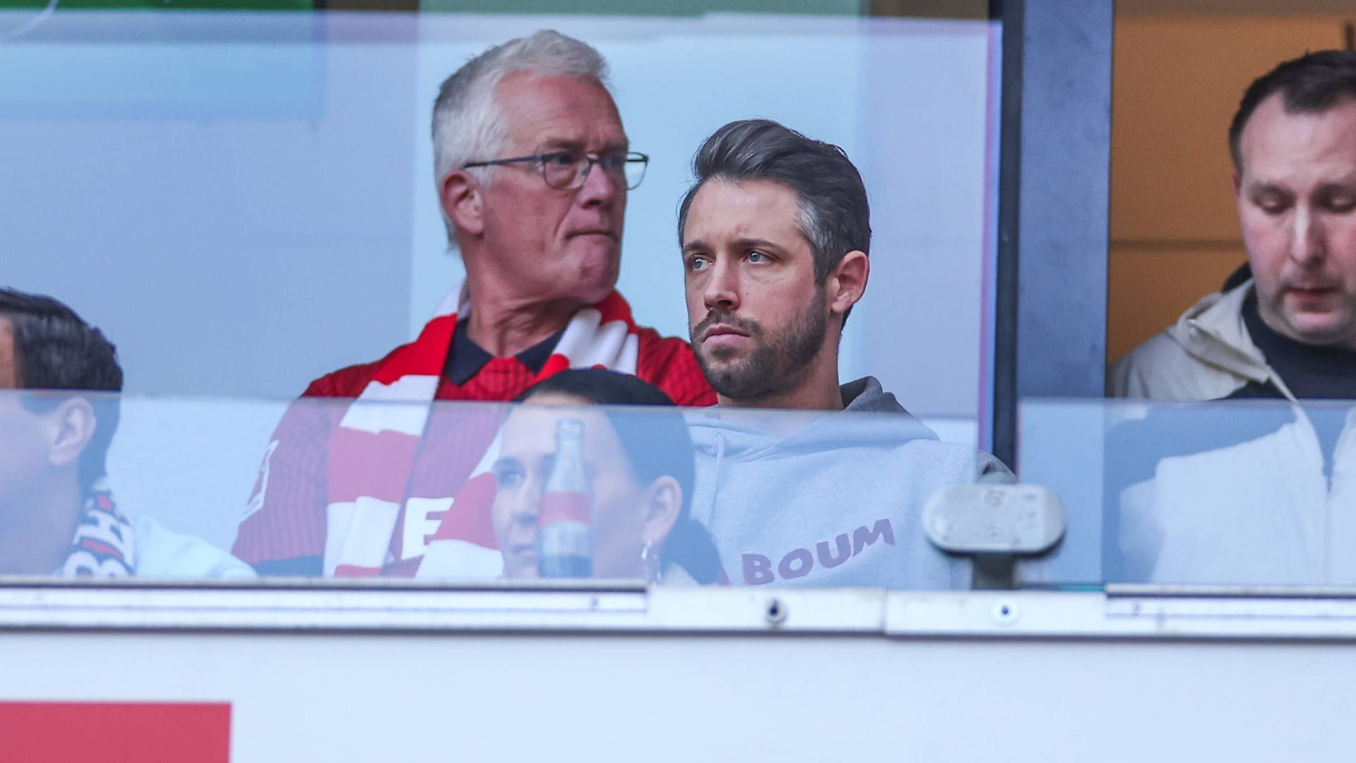 Mark Uth muss sich das Spiel der Kölner gegen Leverkusen auf der Tribüne anschauen: Das Comeback des 32-Jährigen ist ungewiss.