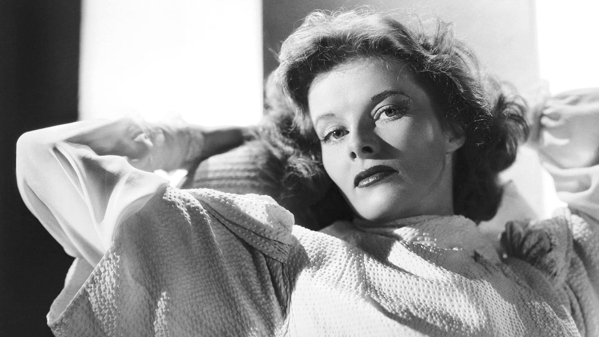 Katharine Hepburn: Die Schauspielerin führt mit ihren vier Oscars in der Kategorie "Beste Hauptdarstellerin" immer noch die Liste der Gewinner an. Den letzten Goldjungen bekam sie 1982 für ihre Rolle in "Am goldenen See".