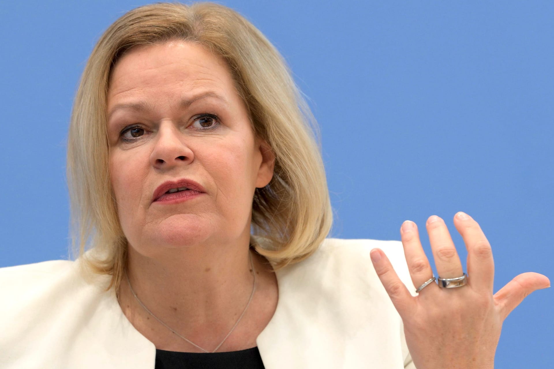 Nancy Faeser: Sie ist die Bundesinnenministerin.