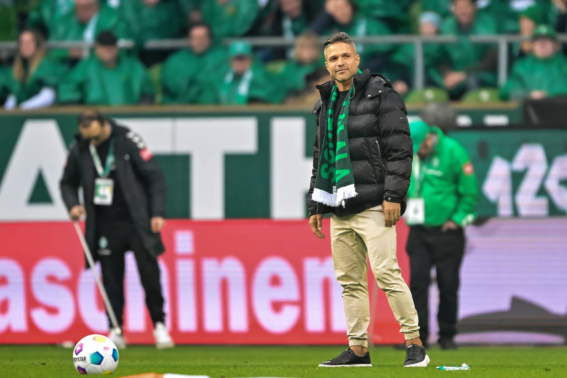 Diego bei der 125-Jahr-Feier in Bremen (Archivbild): Vielleicht gibt es schon bald ein Abschiedsspiel im Weserstadion.