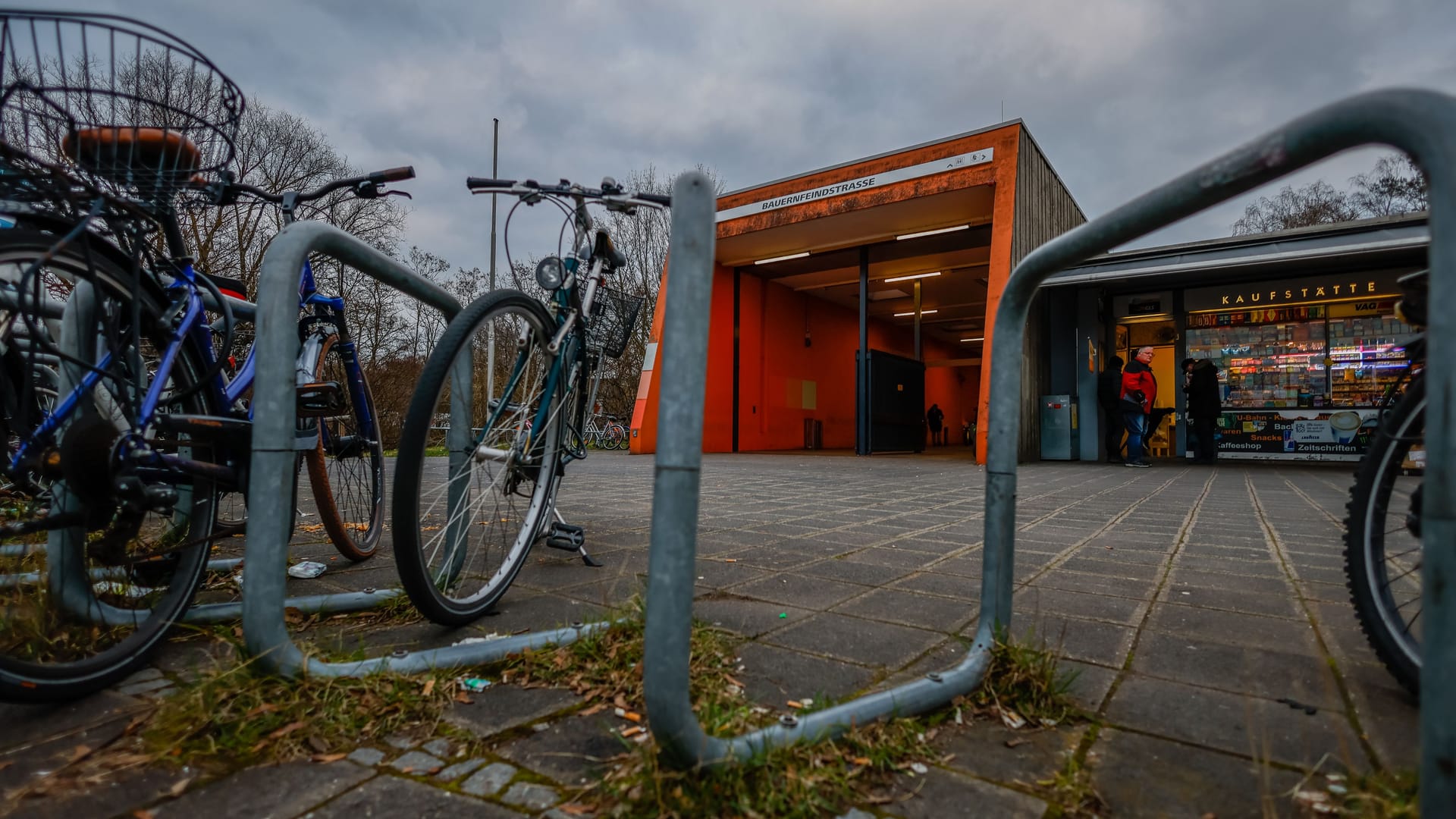 Die U-Bahnstation Bauernfeindstraße: Aktuell liegt sie eher in Stadtrandlage, womöglich wird sie aber bald zu einem zentralen Knotenpunkt.