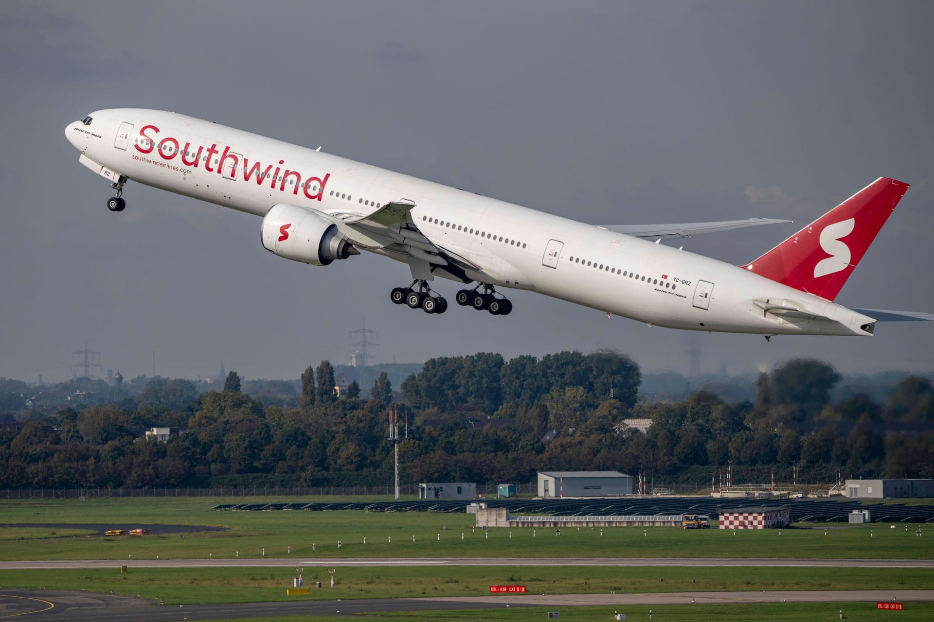 Southwind Boeing 777 (Archivbild): Die Airline wurde aus dem europäischen Luftraum verbannt.