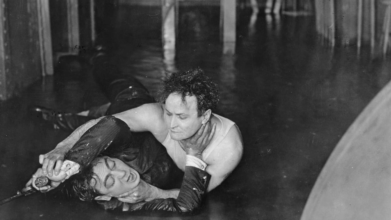 Harri Houdini mit dem Schauspieler Eugene Pallette im Film "Terror Island".
