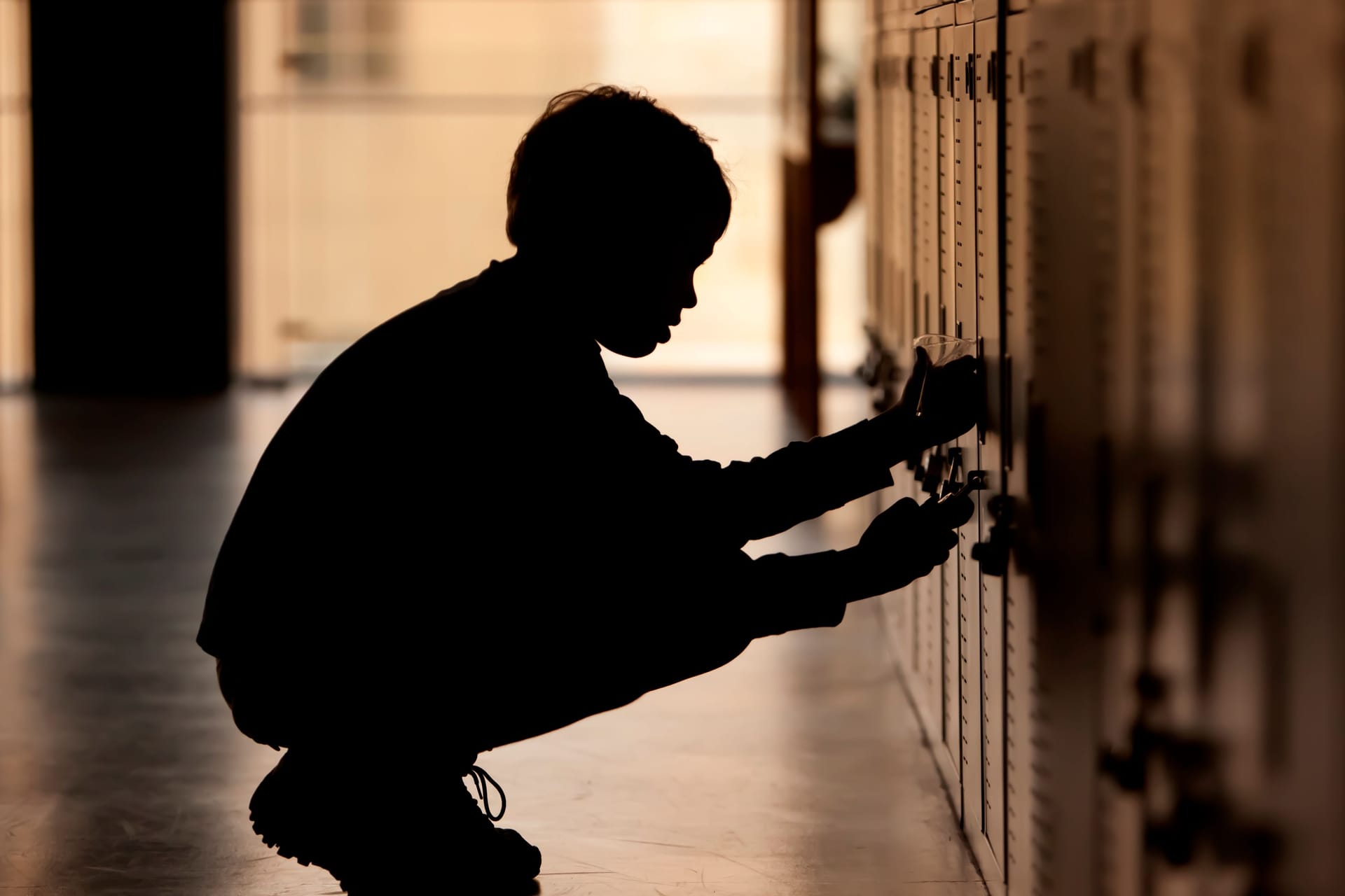 Schüler am Spind: Ein Lehrer steht im Verdacht, Schüler aus rassistischen Motiven verprügelt zu haben.