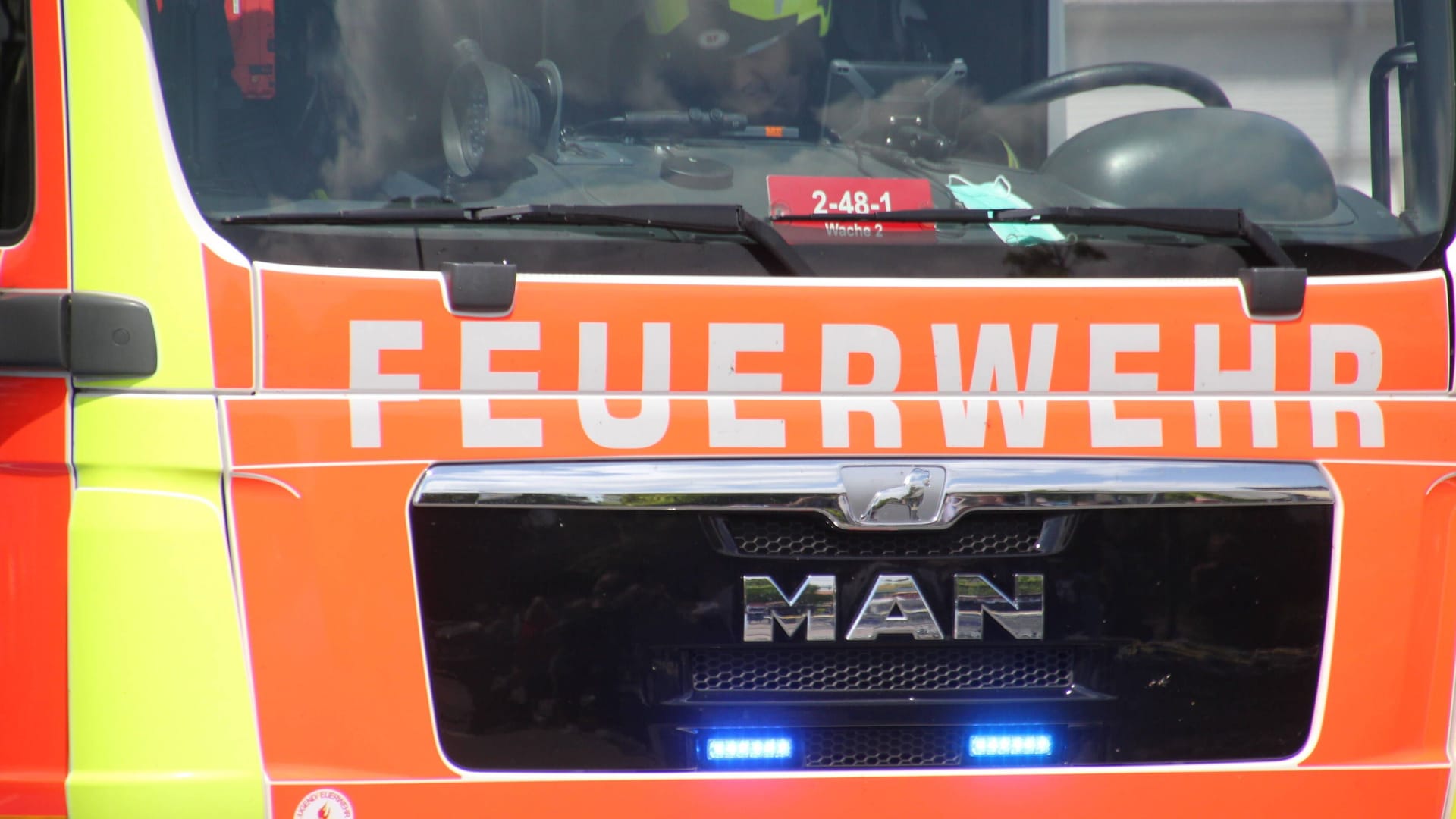 Symbolbilder / Themenbilder: Polizei, Rettungsdienst, Feuerwehr Feuerwehr, Rettungsdienst, Polizei, Einsatz, Blaulicht, Notfall, Feuer, Brand, Notruf, Einsatzstelle, Hilfe, Notarzt, NEF, Notarzteinsatzfahrzeug, Notarzteinsatz, Einsatz, Feuerwehr, Arzt, Rettungswagen, RTW, Krankenhaus, Berufsfeuerwehr, 112, Blaulicht, Einsatzfahrt, Erste Hilfe, Europa, Symbolbilder / Themenbilder: Polizei, Rettungsdienst, Feuerwehr Feuerwehr, Rettungsdienst, Polizei, Einsatz, Blaulicht, Notfall, Feuer, Brand, Notruf, Einsatzstelle, Hilfe, Notarzt, NEF, Notarzteinsatzfahrzeug, Notarzteinsatz, Einsatz, Feuerwehr, Arzt, Rettungswagen, RTW, Krankenhaus, Berufsfeuerwehr, 112, Blaulicht, Einsatzfahrt, Erste Hilfe, Europa,