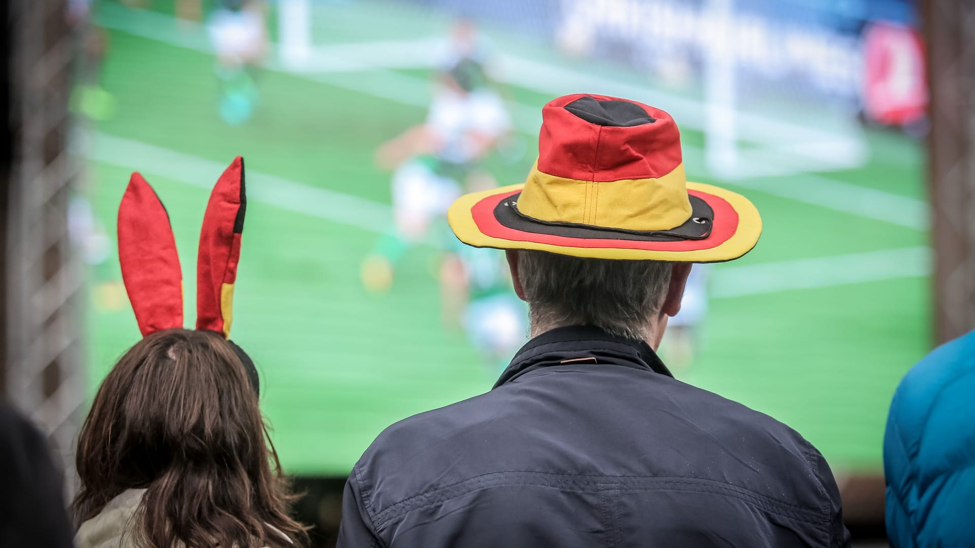 Düsseldorf - EM 2016 - Public Viewing vor dem Rathaus beim Spiel Deutschland gegen Nordirland Düsseldorf - EM 2016 - Public Viewing vor dem Rathaus beim Spiel Deutschland gegen Nordirland