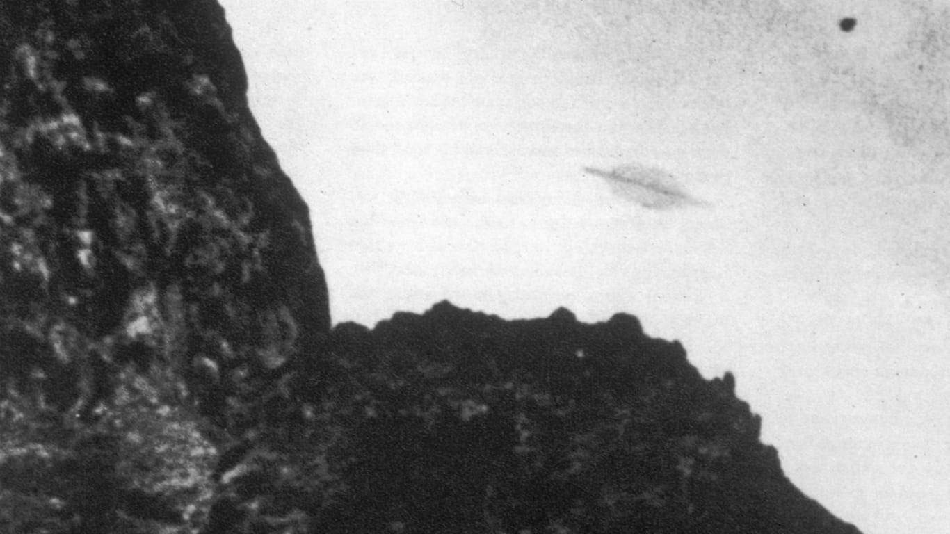 Foto eines vermeintlichen UFOs über der brasilianischen Trindadeinsel aus dem Jahr 1958: Das Pentagon hat einen Bericht über UFOs veröffentlicht.