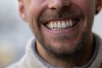 Die Forscher haben eine Reihe von Schlüsselfaktoren ausgemacht, die Menschen generell glücklicher machen (Symbolbild).