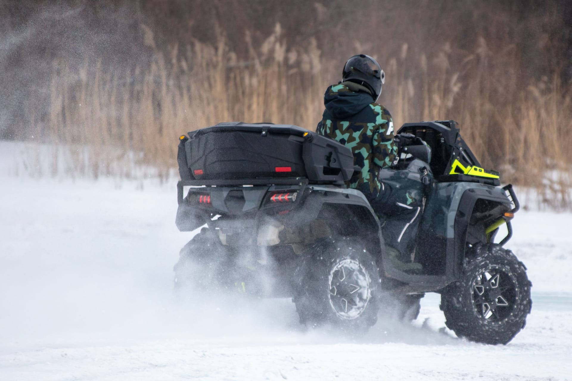 Quadbike-Fahrer im Winter (Archivbild): Die Offroad-Fahrzeuge sind im Straßenverkehr bisweilen gefährlich.