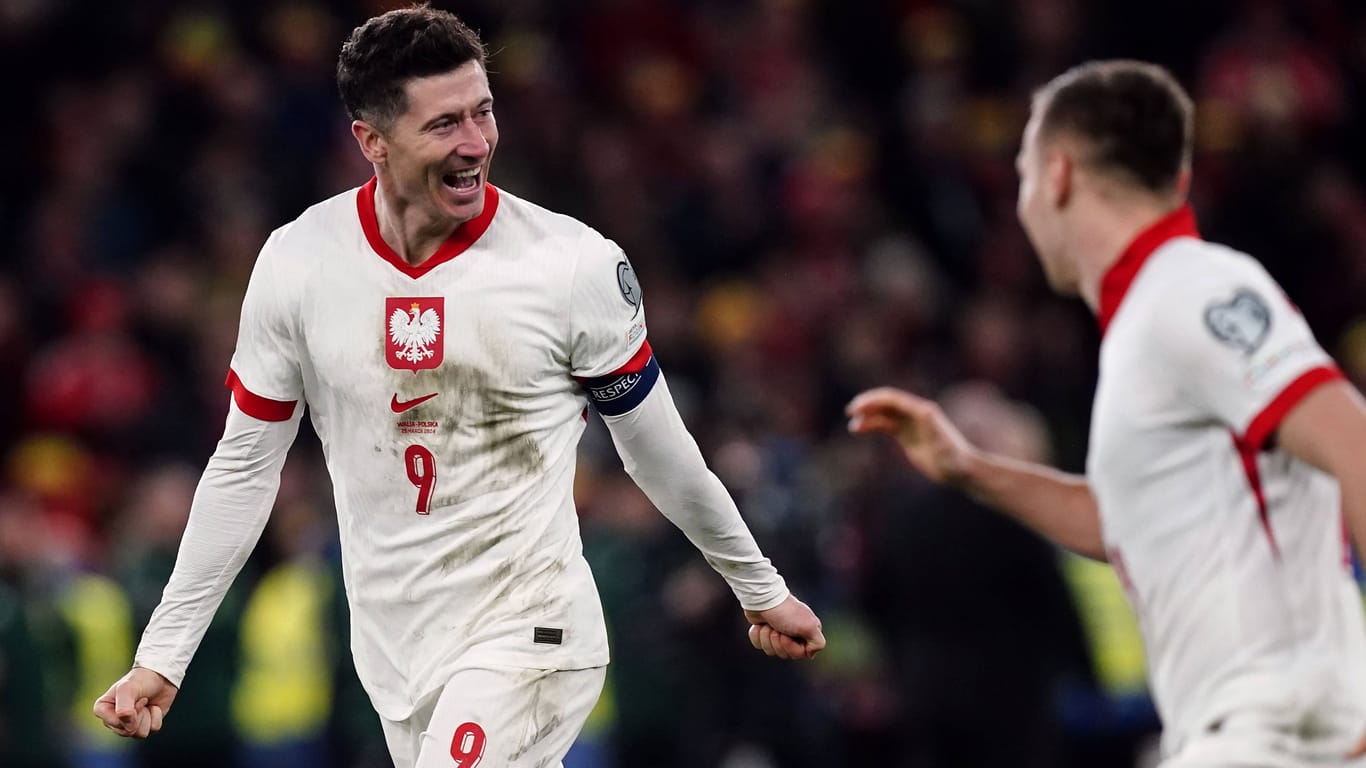 Geschafft: Polens Kapitän Robert Lewandowski jubelt über die geglückte EM-Quali.