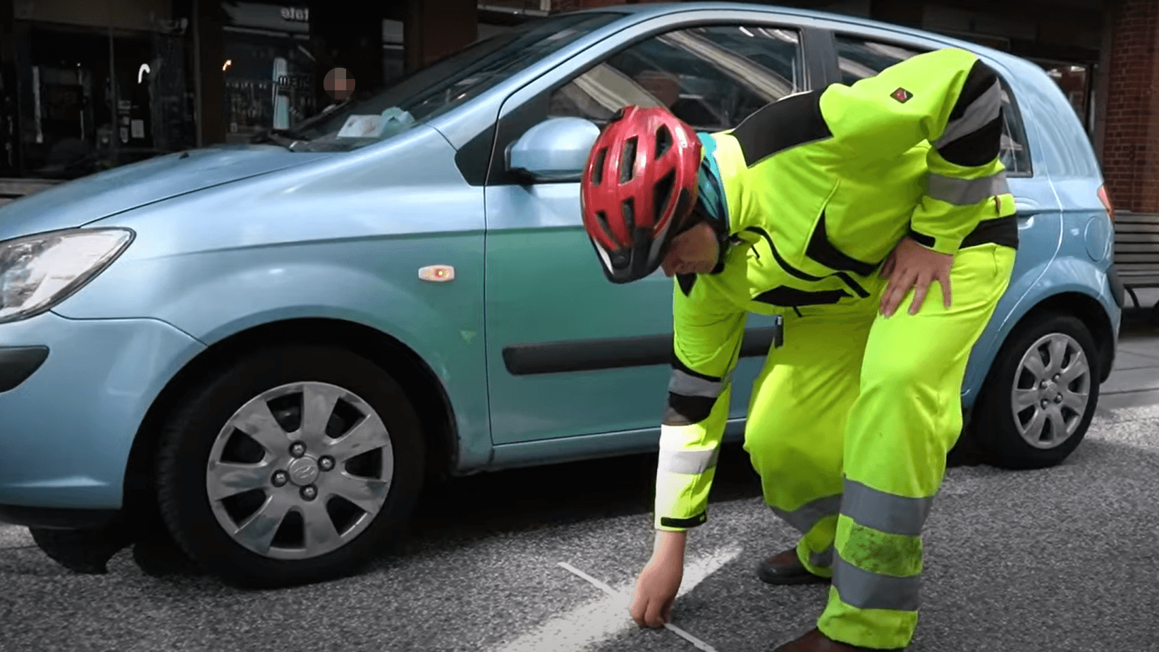 Der "Anzeigenhauptmeister" in Hamburg: In der vergangenen Woche ging es Falschparkern in der Hansestadt an den Kragen.