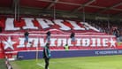 Fans von RB Leipzig im Stadion des 1. FC Heidenheim: Der Klub und seine Anhänger werden vielerorts kritisch gesehen.
