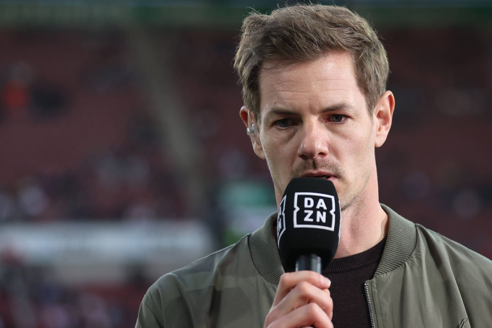 DAZN-Moderator Alex Schlüter: Der Streamingsender ist unzufrieden mit der Rechtevergabe.