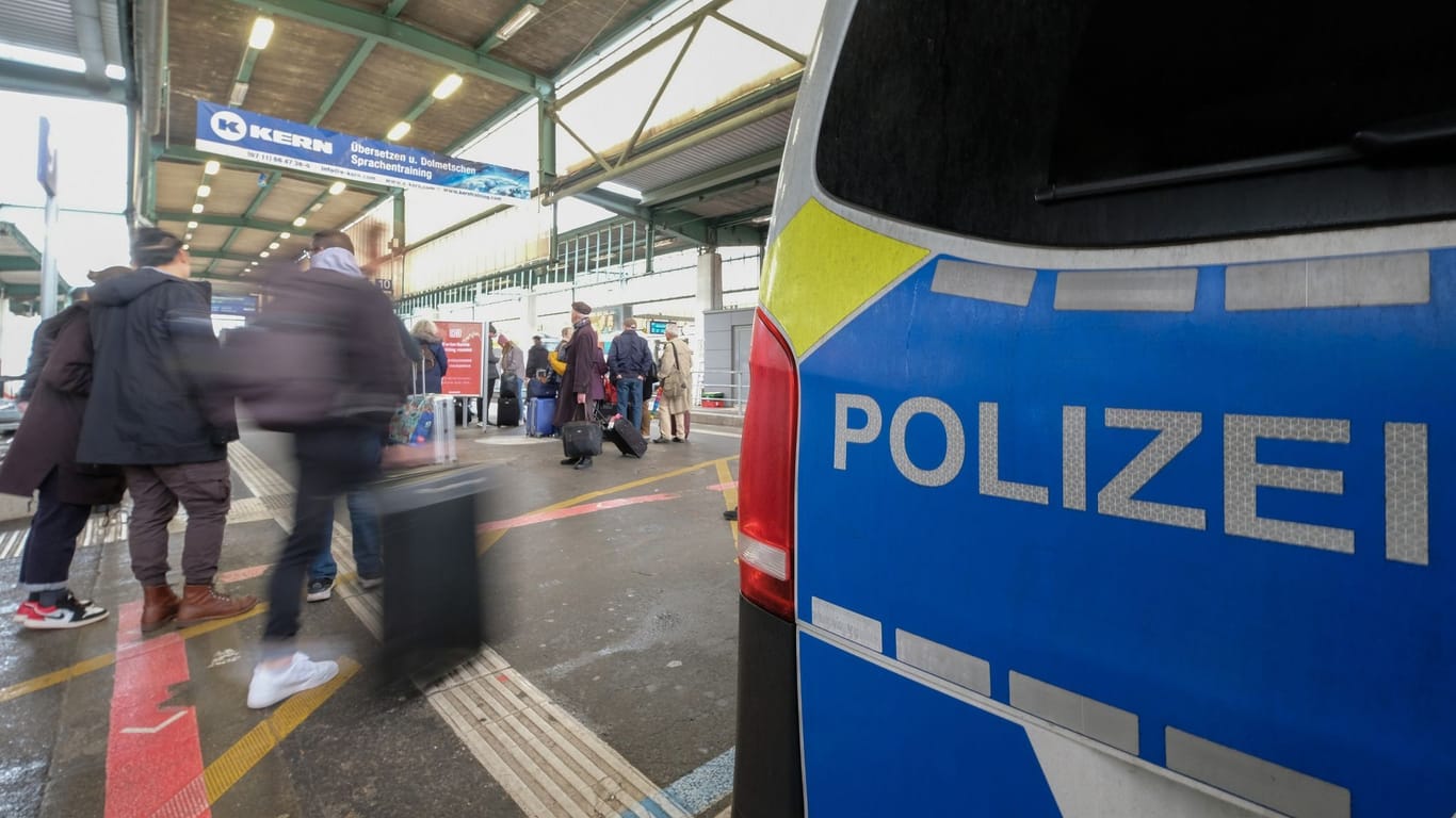 Polizei im Stuttgarter Hauptbahnhof