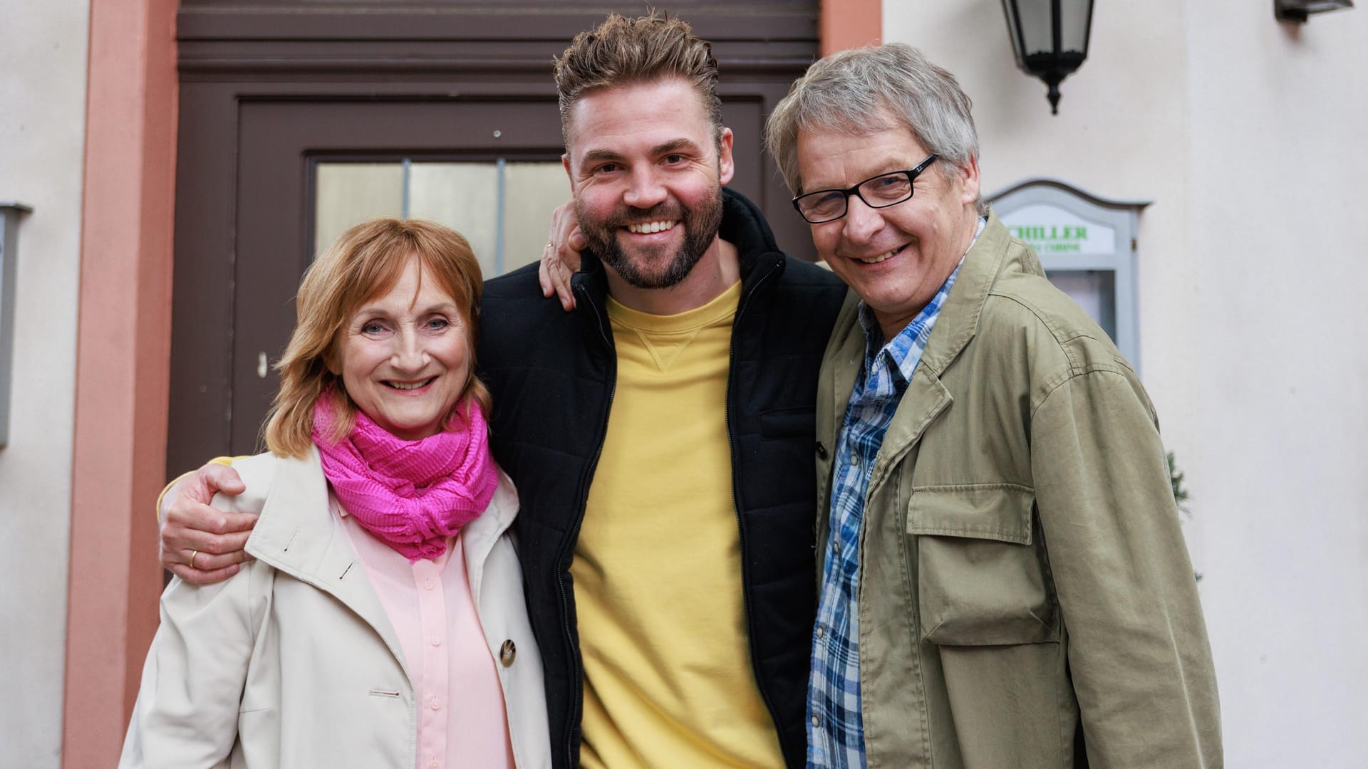 Die Hirschbergers: Bambi (Ben Heinrich) und seine Eltern Susanne (Petra Nadolny) und Uli (Gernot Schmidt).