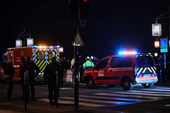 Ein Messerangreifer ist in der südwestfranzösischen Großstadt Bordeaux nach einer tödlichen Attacke von der Polizei erschossen worden.