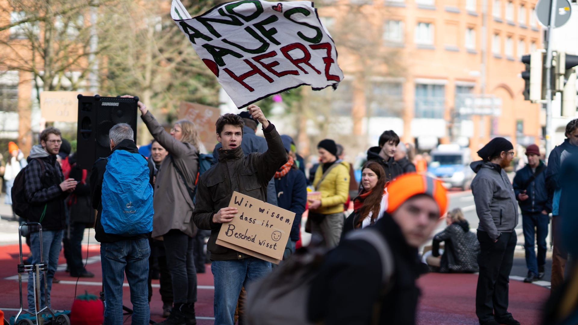 Eine "Ungehorsame Versammlung": Die Letzte Generation trifft sich am Samstag an und auf der Königsallee.