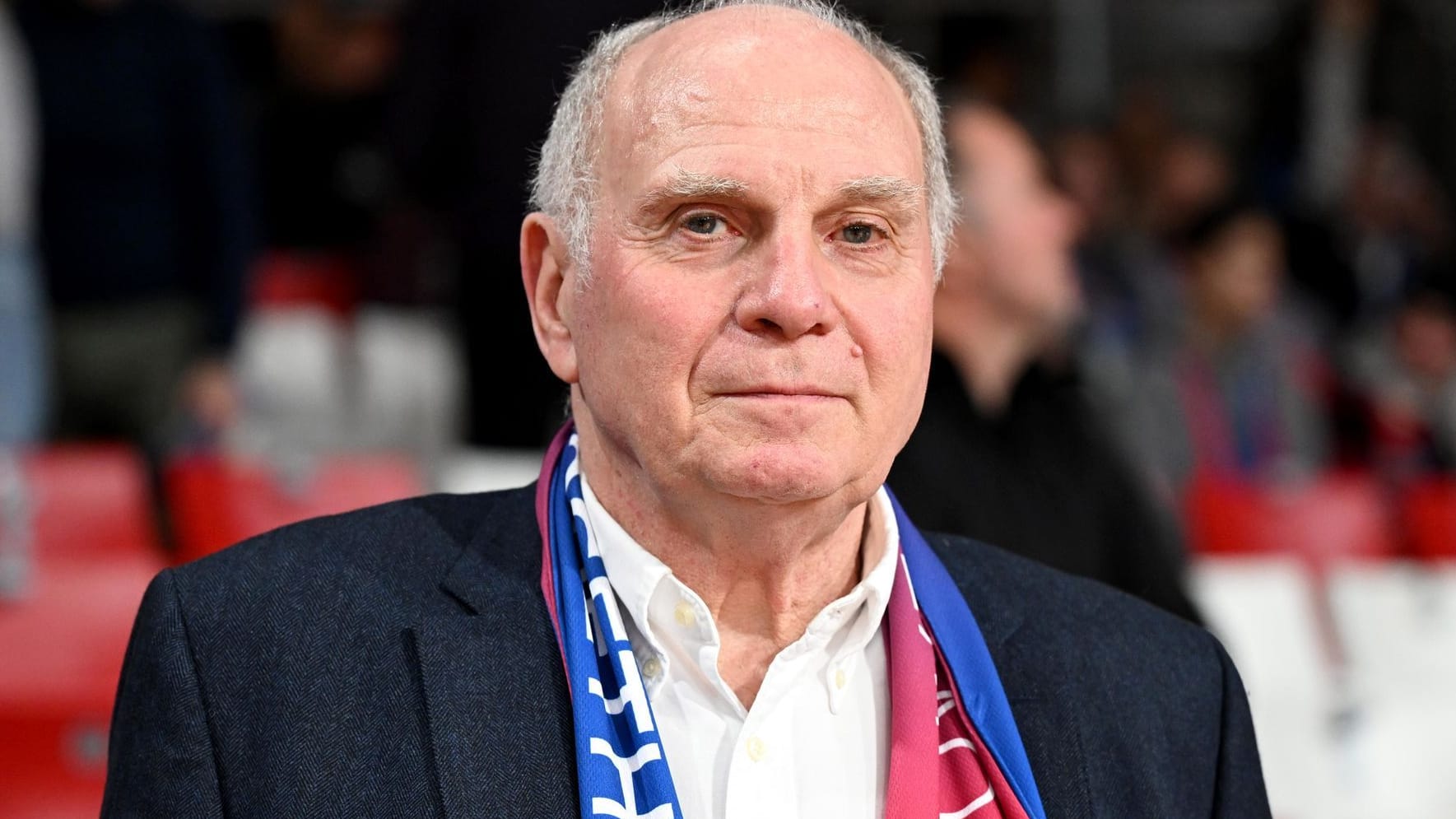 Uli Hoeneß: Er sprang Beckenbauer zur Seite.