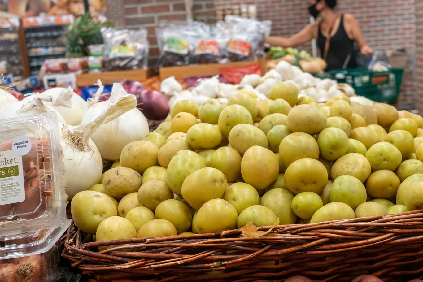 Kartoffeln in einem Supermarkt (Symbolbild): t-online vergleicht für Sie die Preise zum Vormonat.