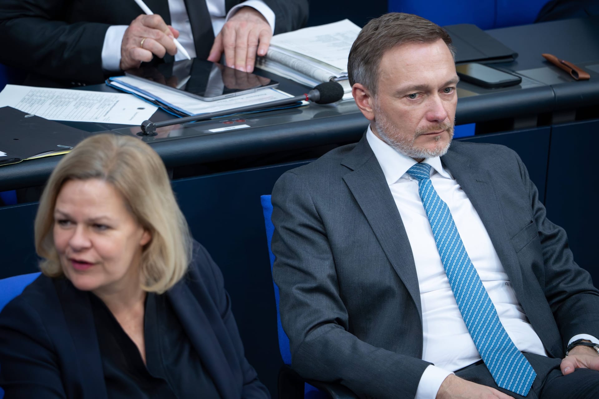 Lindner (FDP) und Innenministerin Nancy Faeser (SPD) im Bundestag (Archivbild).