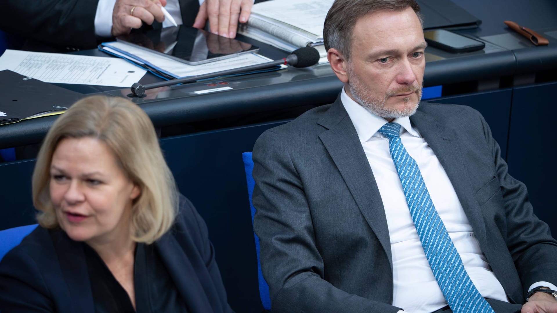 Lindner (FDP) und Innenministerin Nancy Faeser (SPD) im Bundestag (Archivbild).