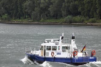 Polizeiboot der Wasserschutzpolizei (Symbolbild): Die Polizei sucht noch nach Zeugen.
