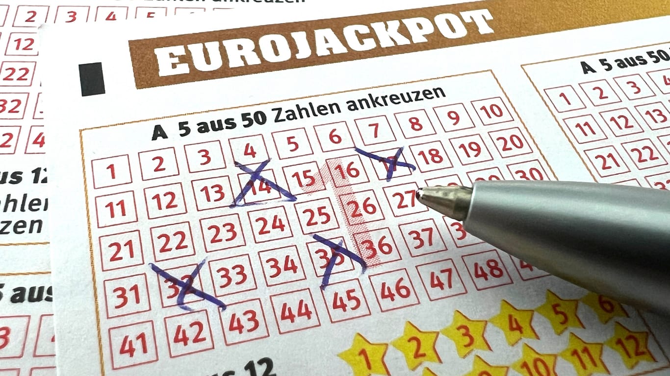 Spielschein des Eurojackpots (Archivfoto): In Hamburg-Eimsbüttel hat ein Unbekannter eine große Summe gewonnen.