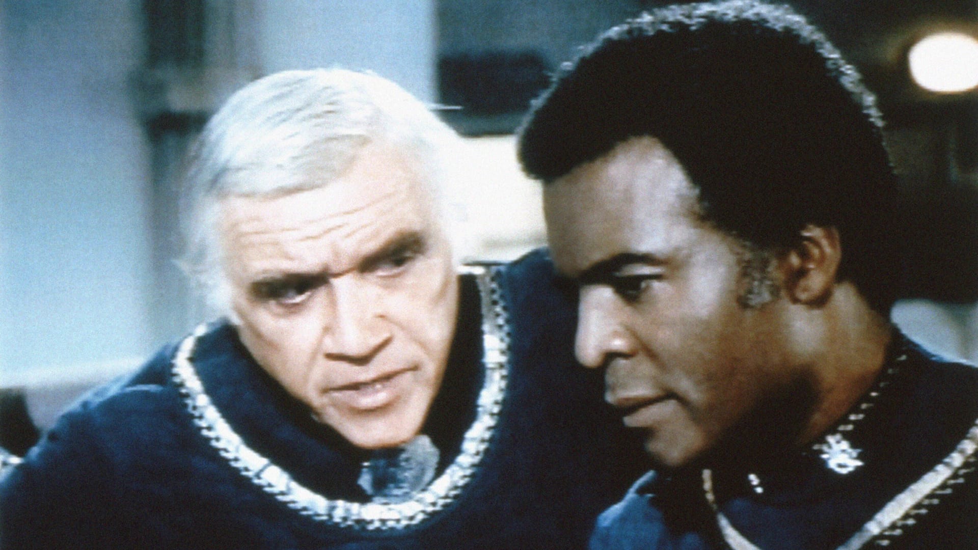 "Battlestar Galactica": Schauspieler Lorne Greene links neben seinem Co-Star Terry Carter.