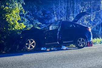 Schwerer Verkehrsunfall auf der Suderwicherstraße in Castrop-Rauxel: Der Fahrer des Wagens kam ins Krankenhaus.