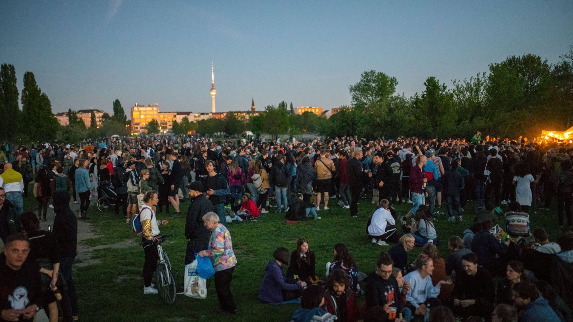 Die Veranstaltungen zum Tanz in den Mai fallen im Mauerpark dieses Jahr aus.