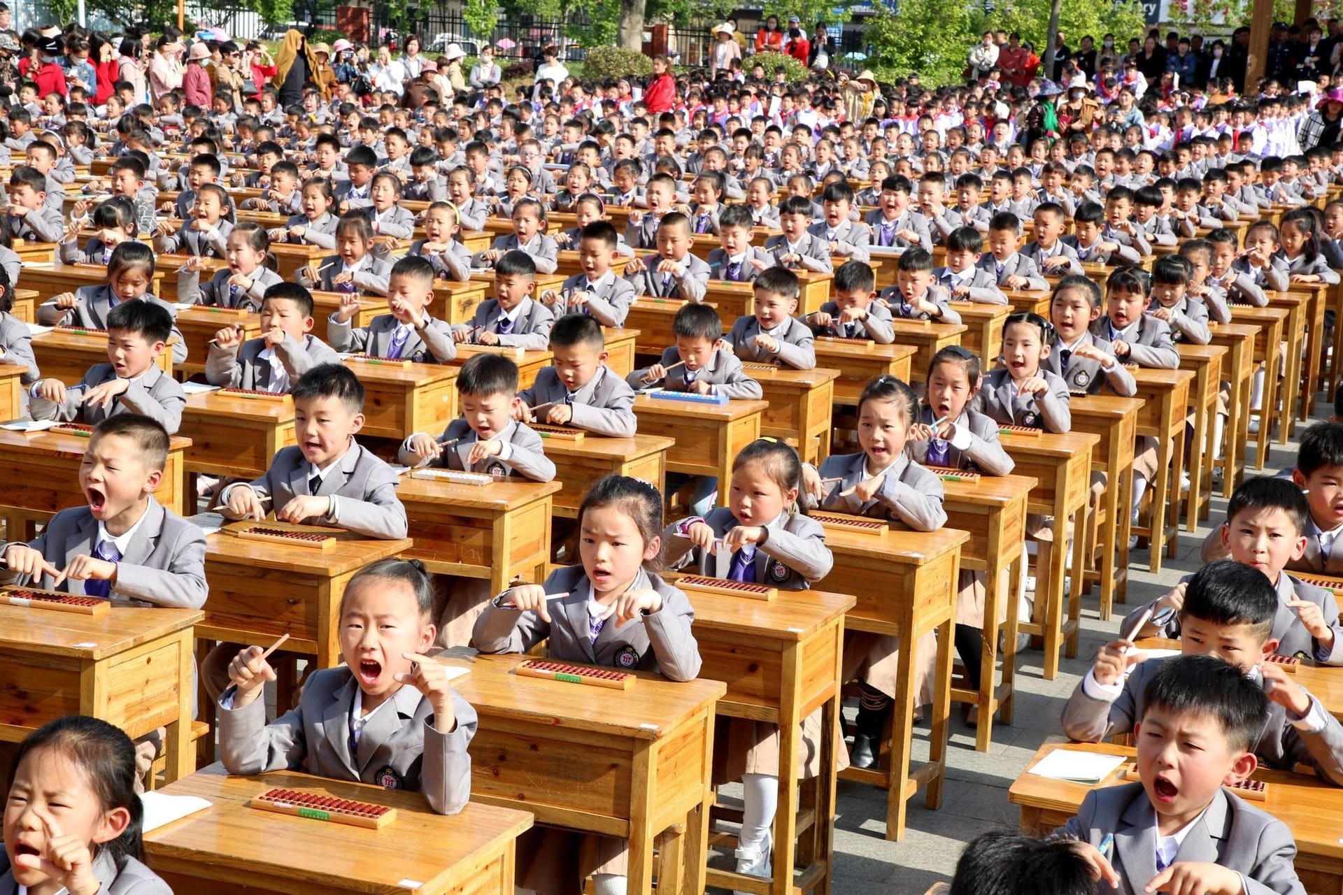 Chinesische Schüler üben Rechnen