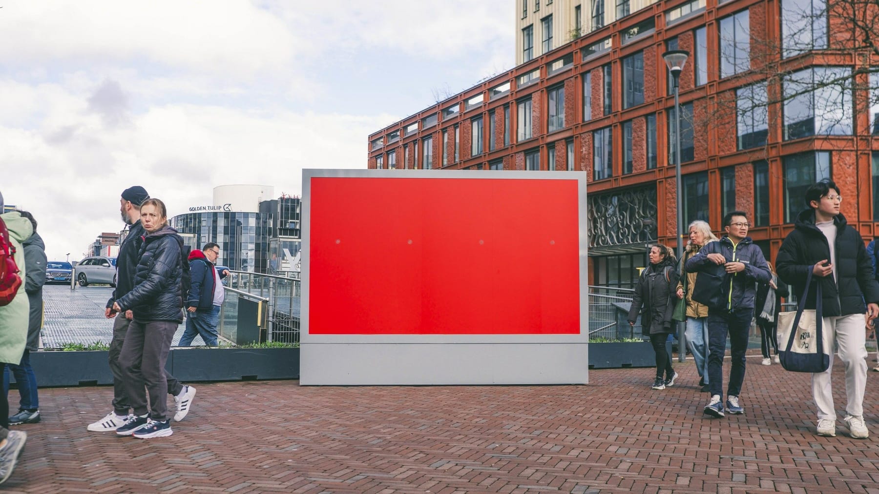 McDonald's müşterilerinin reklam panolarını koklamasına izin veriyor