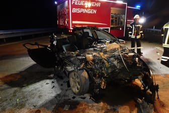 Der Wagen des Unfallverursachers: Die Hamburgerin war bei der Kollision eingeklemmt worden und schwebte in Lebensgefahr.