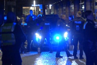 Eine Auseinandersetzung am Platz der Deutschen Einheit mehrere Personen: Die Polizei rückte mit einem Großaufgebot an.