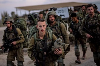 Israelische Soldaten (Archivbild): Beim Krieg gegen die Hamas sind mittlerweile zahlreiche Menschen ums Leben gekommen.