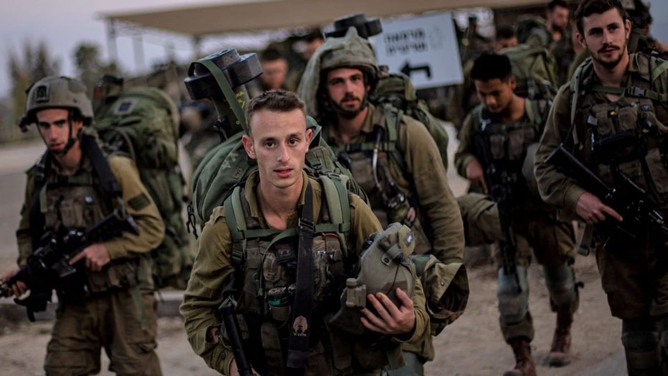 Israelische Soldaten (Archivbild): Beim Krieg gegen die Hamas sind mittlerweile zahlreiche Menschen ums Leben gekommen.