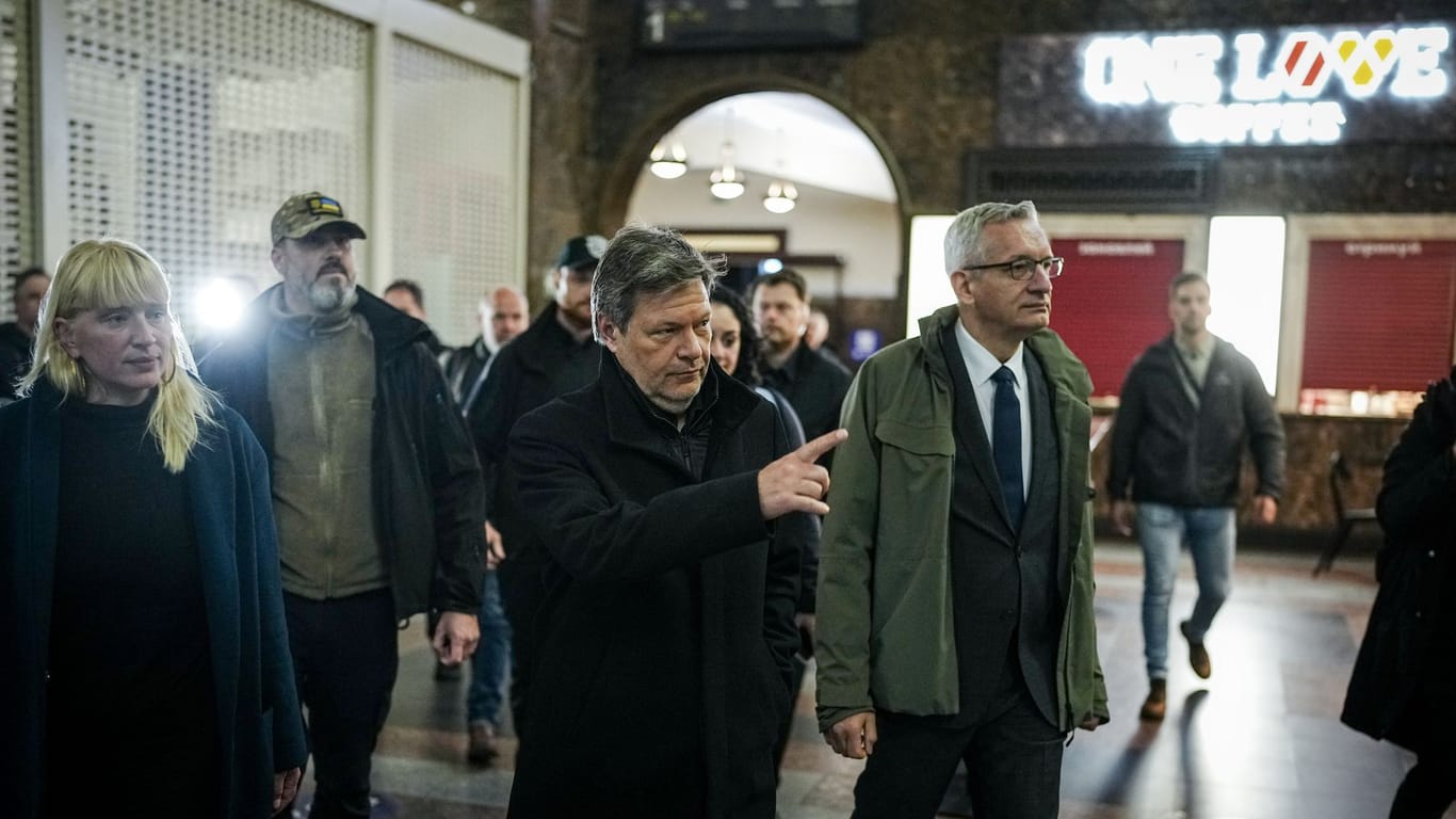 Wirtschaftsminister Habeck reist in die Ukraine
