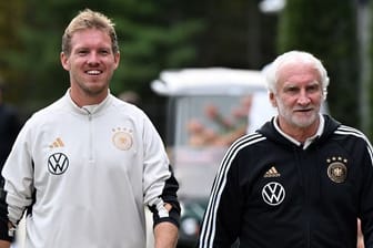 Julian Nagelsmann und Rudi Völler (r.): Bleibt der Bundestrainer auch nach der Heim-EM beim DFB?