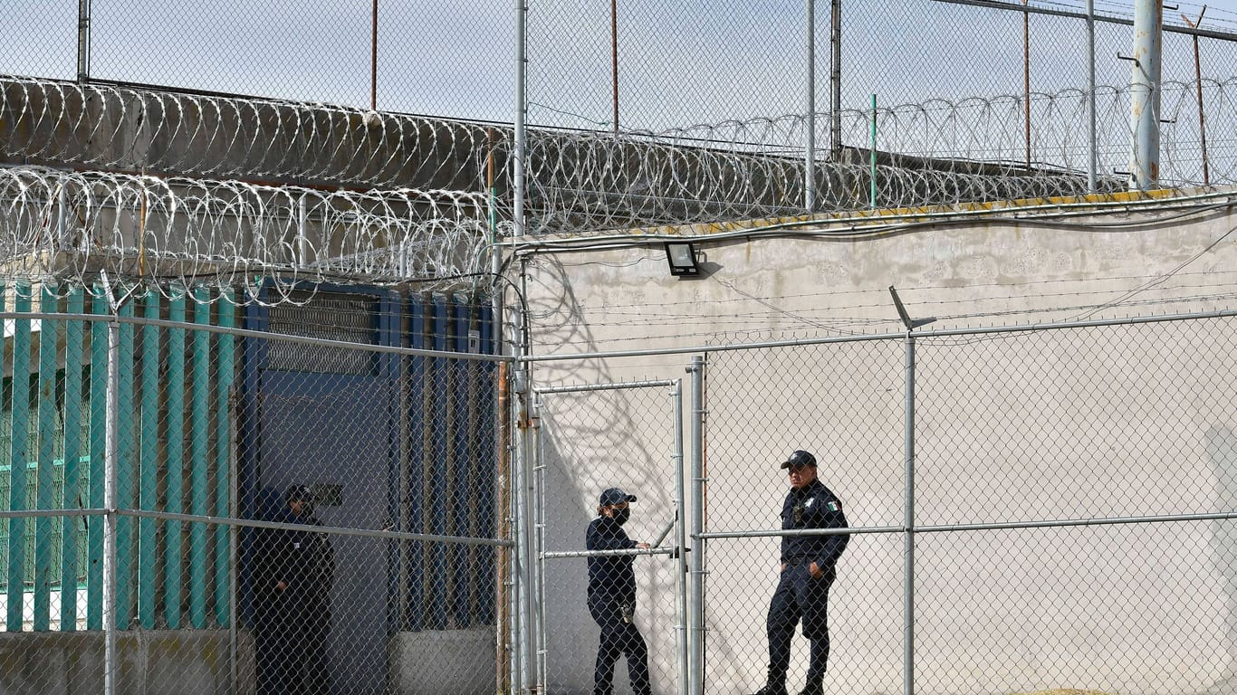 Ein Gefängnis in Mexiko (Symbolbild): Ein Medizinstudent muss hinter Gitter, weil bei einer Fettabsaugung die Patientin starb.