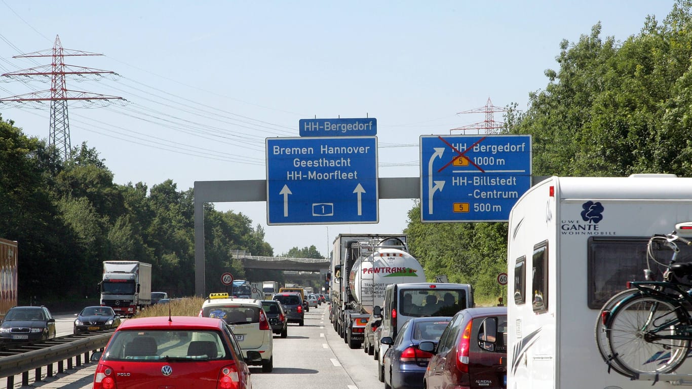 Dichter Verkehr auf der A1 in Richtung Moorfleet (Symbolfoto): Am Wochenende wird hier saniert.