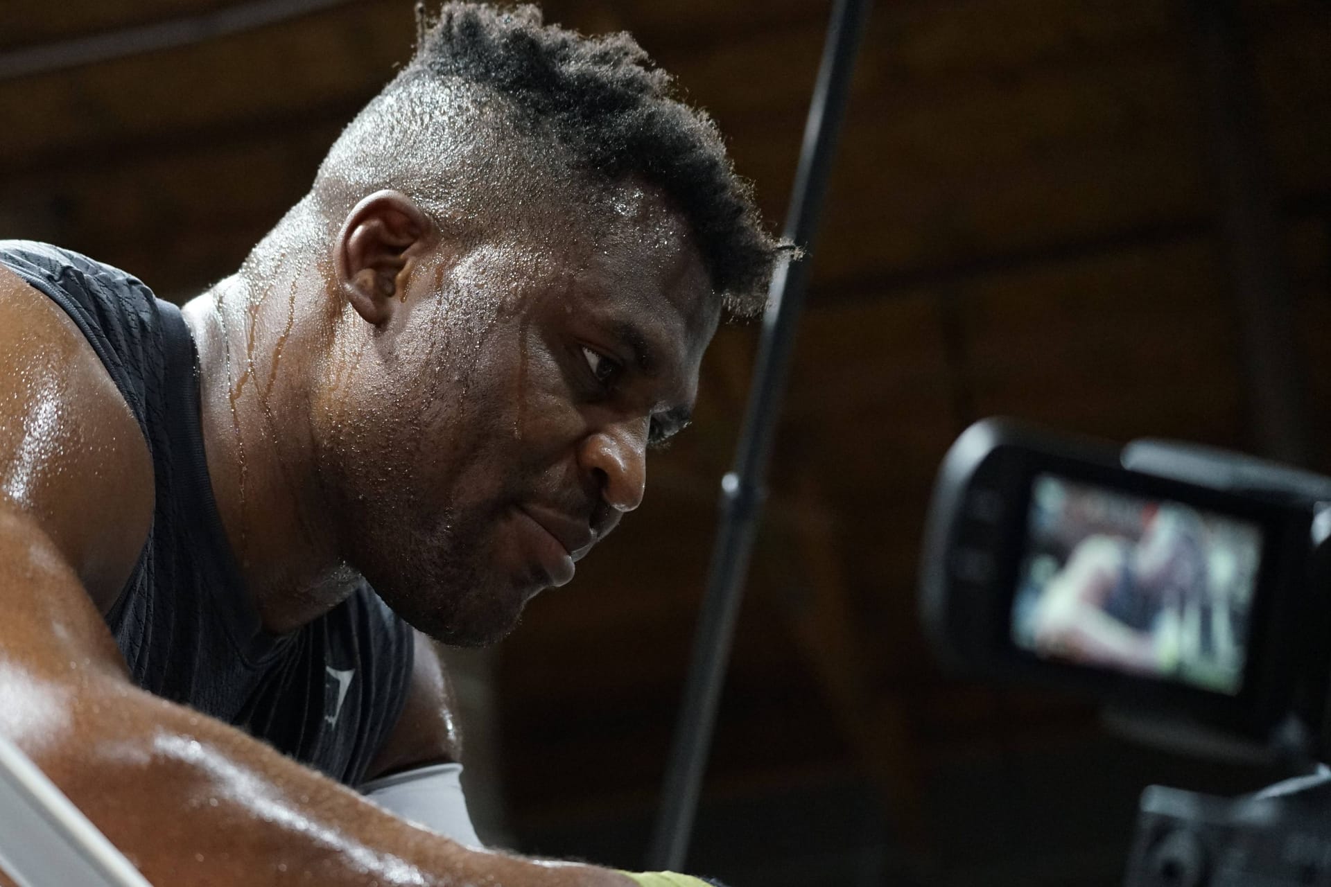 Francis Ngannou: Der Kampfsport-Star hat bereits ein hartes Leben hinter sich.