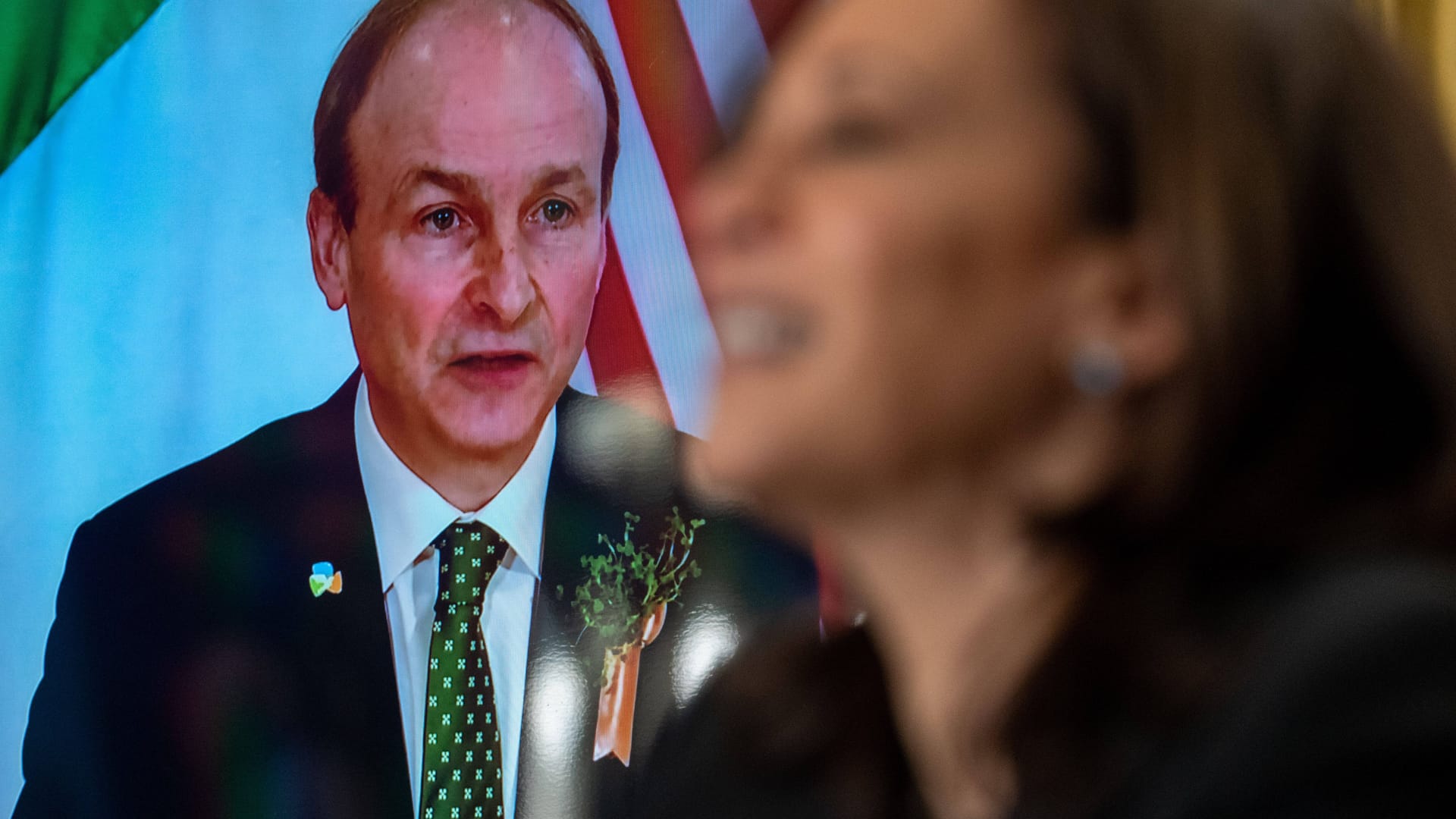 Micheál Martin, damals noch irischer Premier, bei einem virtuellen Meeting mit US-Vizepräsidentin Kamala Harris im Jahr 2021.