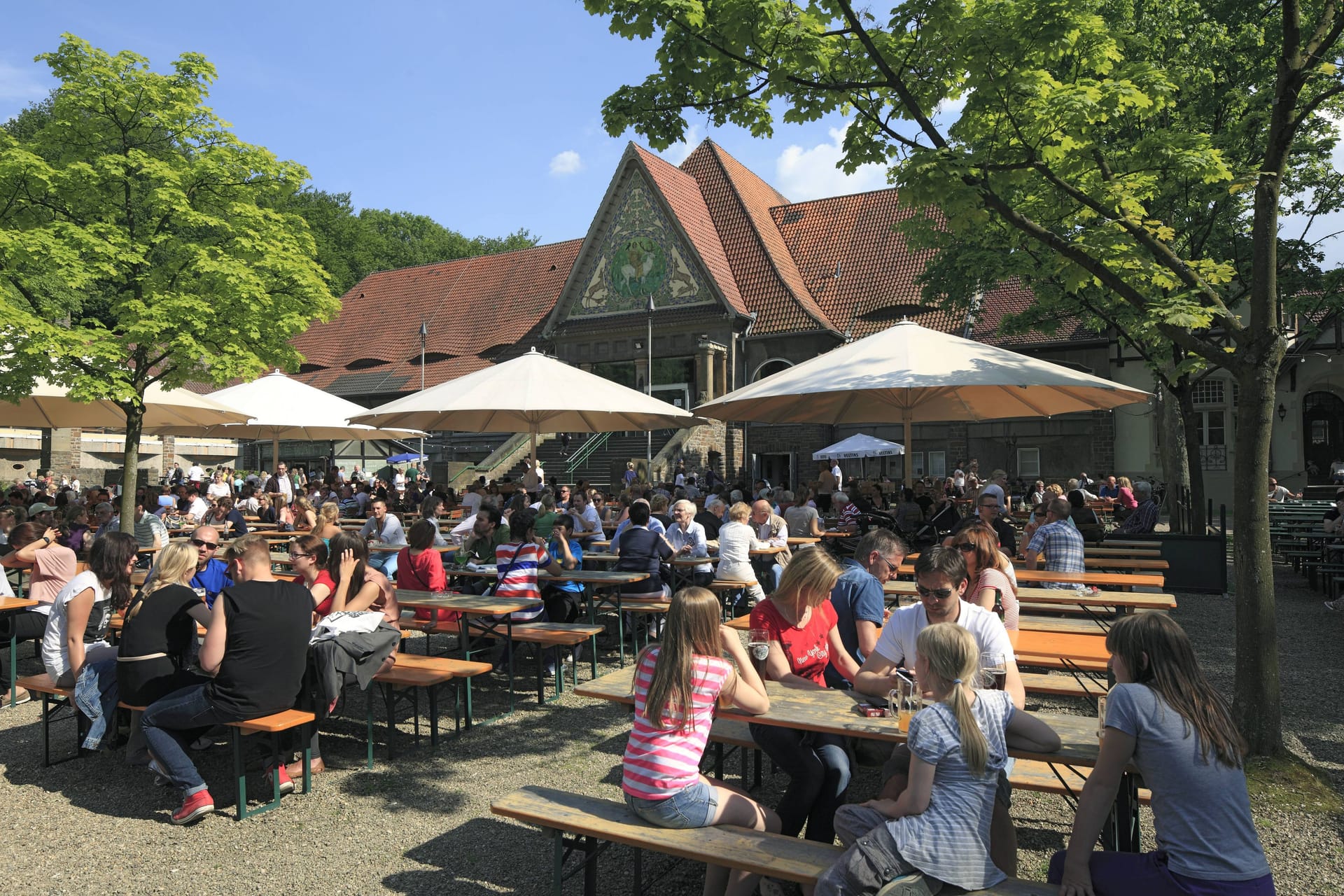 Der Biergarten im Stadtwaldhaus (Archivbild): Im Bild nicht zu sehen ist der Weiher, an dem Biergarten liegt.