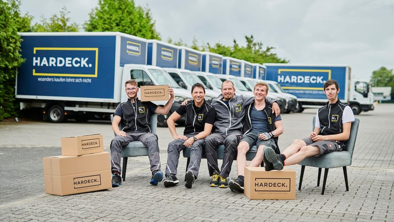 Alles im Griff: Das Logistik-Team von Möbel HARDECK übernimmt bei der Neueinrichtung gern den anstrengenden Teil.