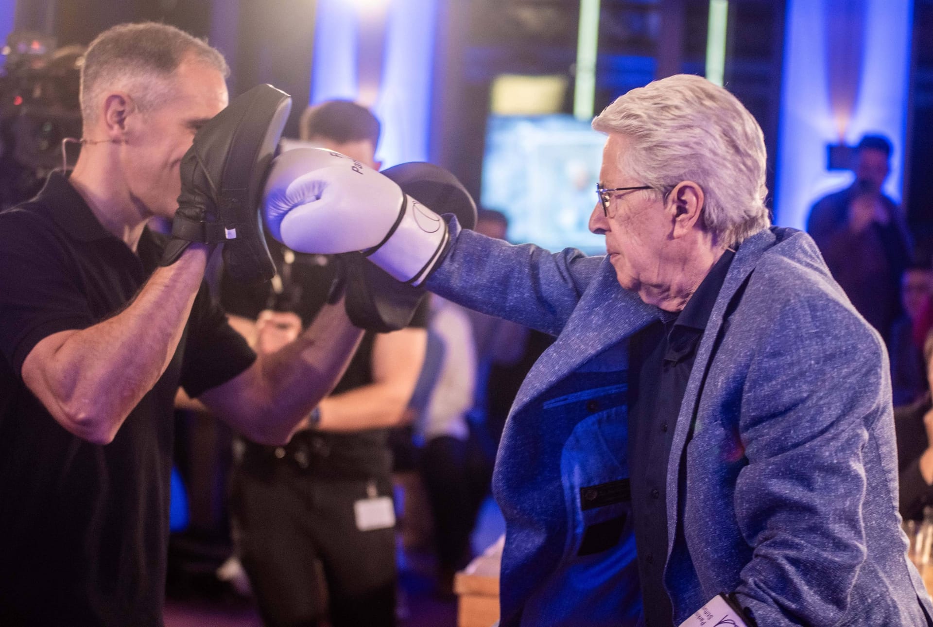 TV-Legende Frank Elstner boxte im Februar 2024 zugunsten der Parkinson Stiftung.