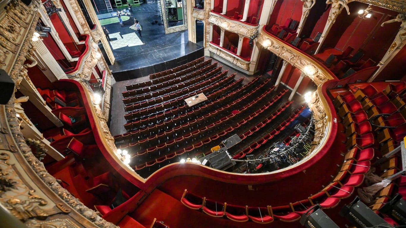 Blick in den leeren Zuschauersaal des Theaters "Berliner Ensemble": Am Freitagabend musste eine Aufführung abgebrochen werden.