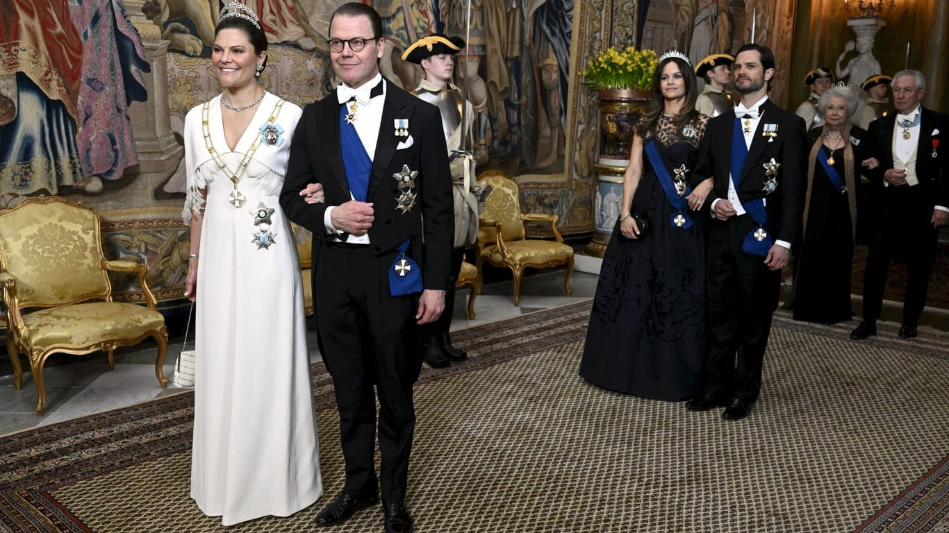 Kronprinzessin Victoria mit Prinz Daniel, Prinz Carl Philip und Prinzessin Sofia vor dem Staatsdinner im Königlichen Palast