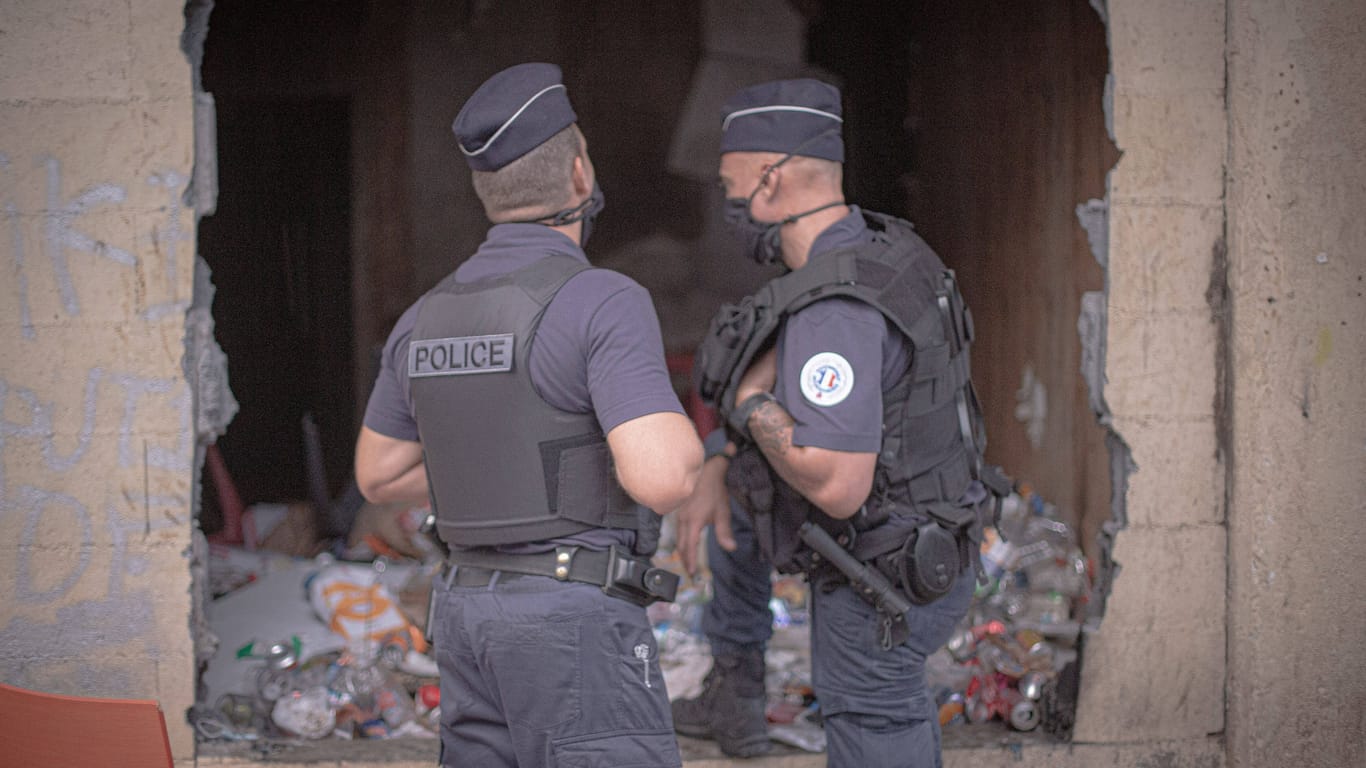 Französische Polizei bei einer Drogenrazzia in Südfrankreich (Symbolbild).
